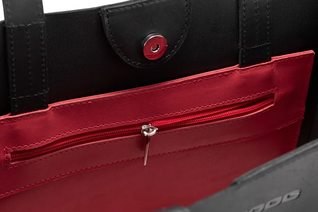Shopper bag KATE, damska torba skórzana VOOC P44 czarna Ekskluzywna, skórzana torebka Kate urzeka elegancją, prostą formą i pięknym wykończeniem matowym. Jest uniwersalna, modna, przestronna. Stworzona dla wymagających i aktywnych kobiet.