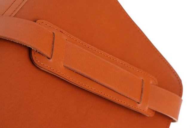 Torba na laptopa ze skóry naturalnej z funkcją plecaka VOOC Vintage P36. Pojemna skórzana teczka z miejscem na laptopa oraz funkcją plecaka, przeznaczona dla aktywnych ludzi biznesu oraz studentów. Torba posiada odpinane szelki można ją nosić jak plecak.