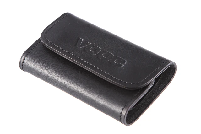 Skórzane etui na klucze vintage kluczykówka VOOC Vintage P10. Kluczówka jest tak zaprojektowana aby zajmowała jak najmniej miejsca. Zamykana na dwa klipsy wewnątrz cztery uchwyty na klucze.