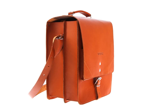 Raportówka skórzana na ramię VOOC Vintage P37. Duża dwukomorowa skórzana raportówka w stylu vintage mieszcząca format A4. Torba dedykowana dla biznesmenów i studentów. Damska, męska