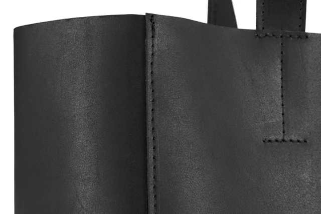 Shopper bag KATE, damska torba skórzana VOOC P44 czarna Ekskluzywna, skórzana Shopperka  Kate urzeka elegancją, prostą formą i pięknym wykończeniem matowym. Jest uniwersalna, modna, przestronna. Stworzona dla wymagających i aktywnych kobiet.