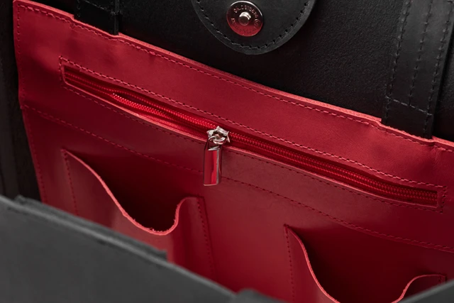 Shopper bag KATE, damska torba skórzana VOOC P44 czarna Ekskluzywna, skórzana Shopperka  Kate urzeka elegancją, prostą formą i pięknym wykończeniem matowym. Jest uniwersalna, modna, przestronna. Stworzona dla wymagających i aktywnych kobiet.