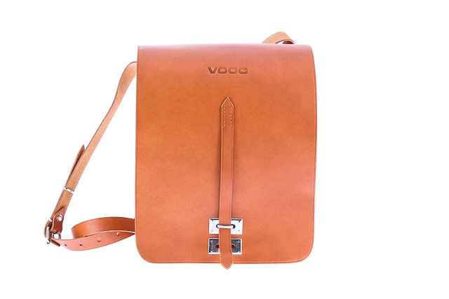 Raportówka skórzana VOOC Vintage P20 klasyk. Torba skórzana na ramię, stylizowana na oficerskich raportówkach z okresu pierwszej połowy XX wieku. Szczególnie polecana miłośnikom klasyki. Raportówka męska, damska
