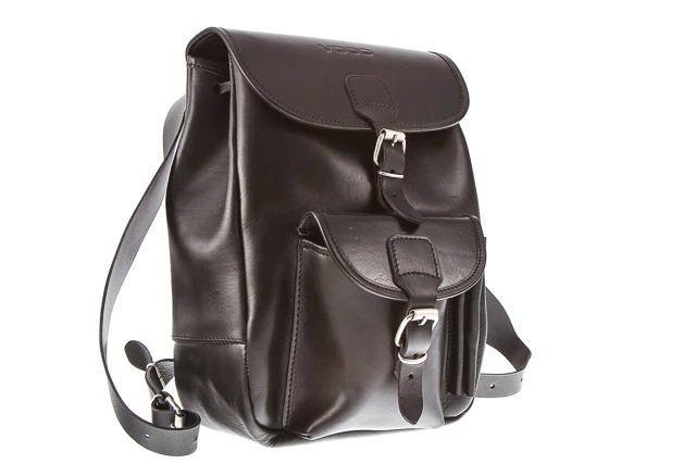 Modny klasyczny plecak skórzany VOOC Vintage P1. Plecak skórzany unisex w stylu vintage dla miłośników prawdziwej klasyki. Jednokomorowy plecak damski, męski zapinany na tradycyjne klamry.  