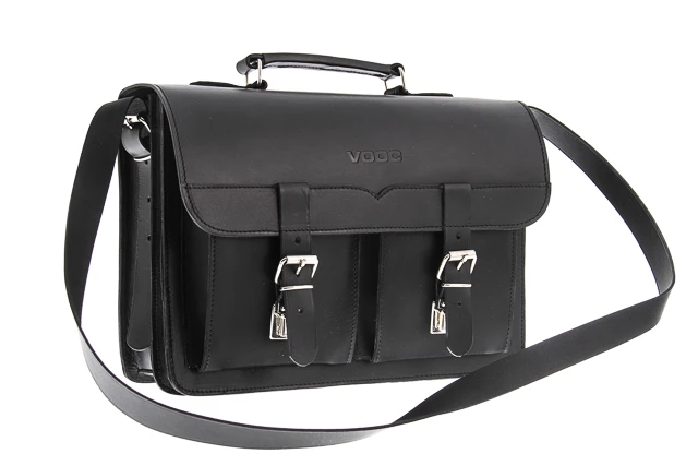 Klasyczna teczka skórzana VOOC Vintage P12.  Torba z funkcją plecaka ze specjalną przegrodą na laptop. Posiada odpinany pas nośny oraz szelki do noszenia jako plecak, dzięki temu torbę można dowolnie konfigurować według potrzeb. 