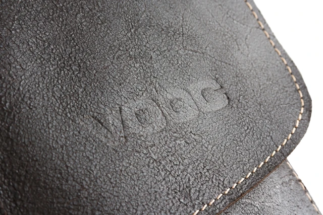 Torba skórzana z paskiem VOOC TC1. Casualowa torba na ramię z uchwytem do ręki. Torba przeznaczona do codziennego casualowego stroju, a dzięki klasycznej formie spełni funkcję torby biznesowej.