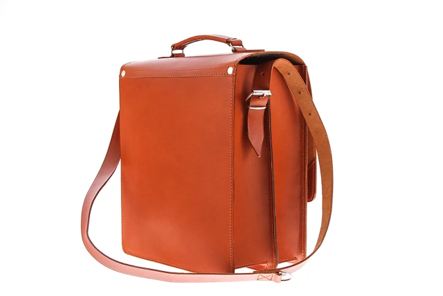 Raportówka skórzana na ramię VOOC Vintage P37. Duża dwukomorowa skórzana raportówka w stylu vintage mieszcząca format A4. Torba dedykowana dla biznesmenów i studentów. Damska, męska