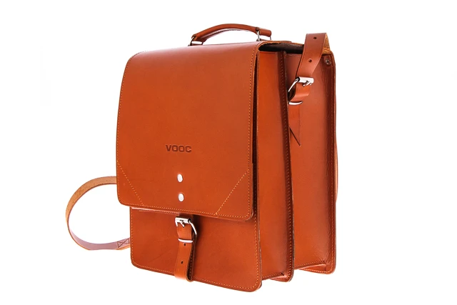 Raportówka skórzana na ramię VOOC Vintage P37. Duża dwukomorowa skórzana raportówka w stylu vintage mieszcząca format A4. Torba dedykowana dla biznesmenów i studentów. Damska, męska