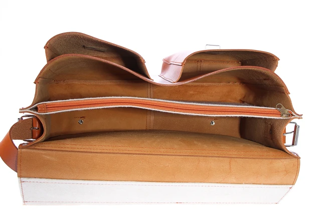 Torba na laptopa ze skóry naturalnej z funkcją plecaka VOOC Vintage P36. Pojemna skórzana teczka z miejscem na laptopa oraz funkcją plecaka, przeznaczona dla aktywnych ludzi biznesu oraz studentów. Torba posiada odpinane szelki można ją nosić jak plecak.