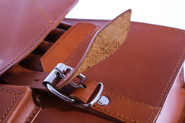 Raportówka skórzana na ramię VOOC Vintage P37. Duża dwukomorowa skórzana raportówka w stylu vintage mieszcząca format A4. Torba dedykowana dla biznesmenów i studentów. Damska, męska