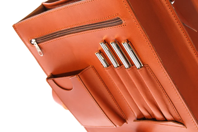 Raportówka skórzana na ramię VOOC Vintage P37. Duża dwukomorowa skórzana raportówka w stylu vintage mieszcząca format A4. Torba dedykowana dla biznesmenów i studentów. Damska, męska