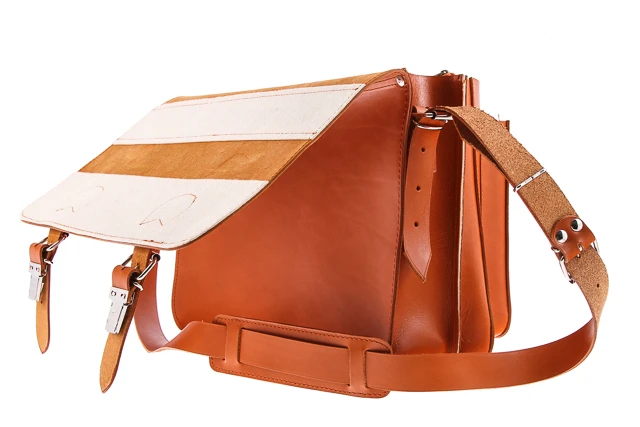 Torba na laptopa ze skóry naturalnej z funkcją plecaka VOOC Vintage P36. Pojemna skórzana teczka z miejscem na laptopa oraz funkcją plecaka, przeznaczona dla aktywnych ludzi biznesu oraz studentów. Torba posiada odpinane szelki można ją nosić jak plecak.
