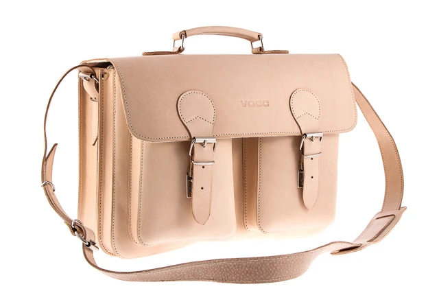 Torba na laptopa ze skóry naturalnej z funkcją plecaka VOOC Vintage P36. Pojemna skórzana teczka z miejscem na laptopa oraz funkcją plecaka, przeznaczona dla aktywnych ludzi biznesu oraz studentów. Torba posiada odpinane szelki można ją nosić jak plecak.