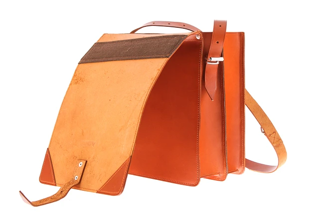 Raportówka skórzana na ramię VOOC Vintage P37. Duża dwukomorowa skórzana raportówka w stylu vintage mieszcząca format A4. Torba dedykowana dla biznesmenów i studentów. Damska, męska