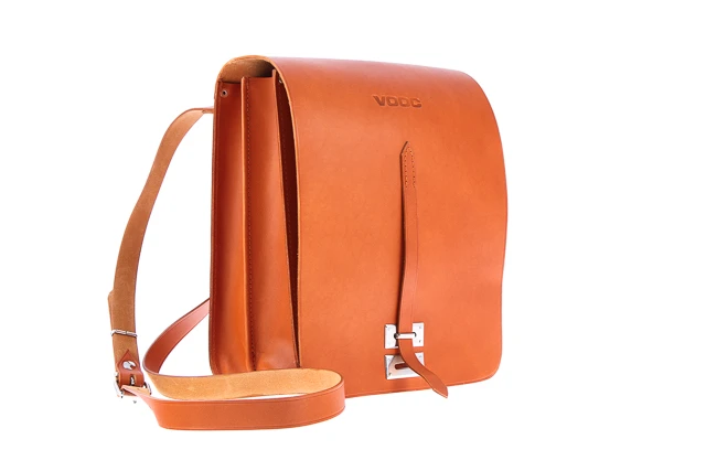 Raportówka skórzana VOOC Vintage P20 klasyk. Torba skórzana na ramię, stylizowana na oficerskich raportówkach z okresu pierwszej połowy XX wieku. Szczególnie polecana miłośnikom klasyki.