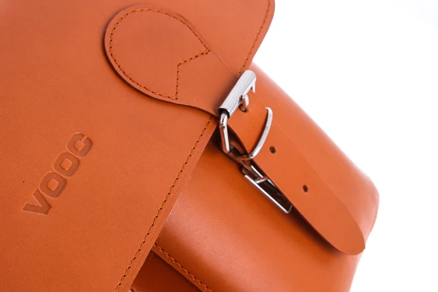 Torba na laptopa ze skóry naturalnej z funkcją plecaka VOOC Vintage P36. Pojemna skórzana teczka z miejscem na laptopa oraz funkcją plecaka, przeznaczona dla aktywnych ludzi biznesu oraz studentów. Torba posiada odpinane szelki można ją nosić jak plecak.