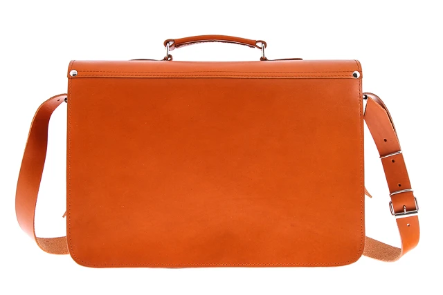 Torba na laptopa ze skóry naturalnej z funkcją plecaka VOOC Vintage P36. Pojemna skórzana teczka z miejscem na laptopa oraz funkcją plecaka, przeznaczona dla aktywnych ludzi biznesu oraz studentów. Torba posiada odpinane szelki można ją nosić jak plecak.