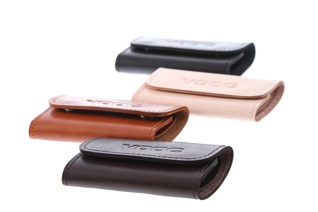 Skórzane etui na klucze vintage kluczykówka VOOC Vintage P10. Kluczówka jest tak zaprojektowana aby zajmowała jak najmniej miejsca. Zamykana na dwa klipsy wewnątrz cztery uchwyty na klucze.