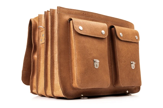bardzo przestronna i funkcjonalna torba biznesowa zaprojektowana w nowoczesnym i modnym stylu casual. Na laptopa 17" vooc tc 12