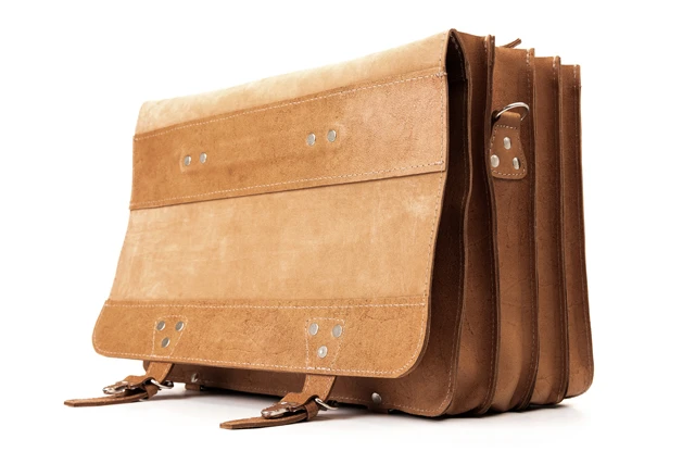 bardzo przestronna i funkcjonalna torba biznesowa zaprojektowana w nowoczesnym i modnym stylu casual. Na laptopa 17" vooc tc 12