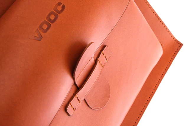Skórzana, oryginalna torba damska VOOC Vintage P34. Elegancka, skórzana torebka damska do ręki dla bizneswoman, pięknie komponująca się z kostiumem lub płaszczem. Doskonale sprawdza się na spotkaniach biznesowych oraz na spotkaniach mniej formalnych. 