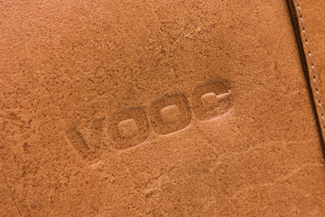 Skórzana torba na laptopa VOOC Crazy Horse TC11 Limited. Skórzana torba na laptopa Pojedyncza, przestronna komora wewnętrzna swobodnie zmieści wszystkie potrzebne rzeczy do szkoły czy pracy: dokumenty, książki, teczki i oczywiście laptopa.
