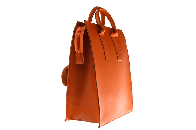 Skórzana, oryginalna torba damska VOOC Vintage P34. Elegancka, skórzana torebka damska do ręki dla bizneswoman, pięknie komponująca się z kostiumem lub płaszczem. Doskonale sprawdza się na spotkaniach biznesowych oraz na spotkaniach mniej formalnych. 