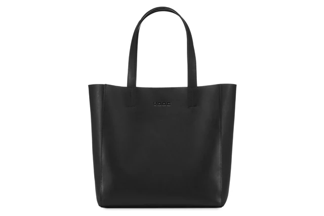 Shopper bag KATE, damska torba skórzana VOOC P44 czarna Ekskluzywna, skórzana Torebka  Kate urzeka elegancją, prostą formą i pięknym wykończeniem matowym. Jest uniwersalna, modna, przestronna. Stworzona dla wymagających i aktywnych kobiet.