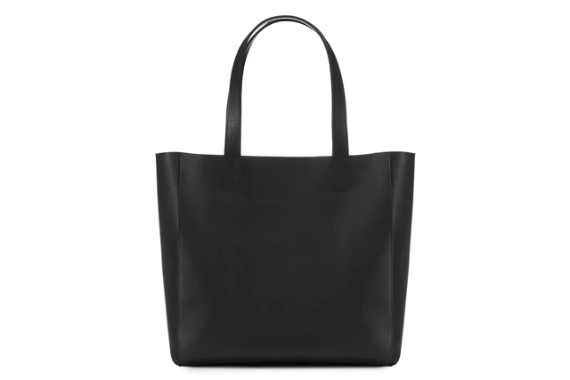 Shopper bag KATE, damska torba skórzana VOOC P44 czarna Ekskluzywna, skórzana Shopperka  Kate urzeka elegancją, prostą formą i pięknym wykończeniem matowym. Jest uniwersalna, modna, przestronna. Stworzona dla wymagających i aktywnych kobiet.