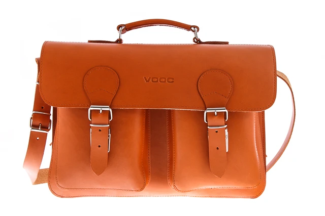 Torba na laptopa ze skóry naturalnej z funkcją plecaka VOOC Vintage P36. Pojemna skórzana teczka z miejscem na laptopa oraz funkcją plecaka, przeznaczona dla aktywnych ludzi biznesu oraz studentów. Torba posiada odpinane szelki można ją nosić jak plecak.